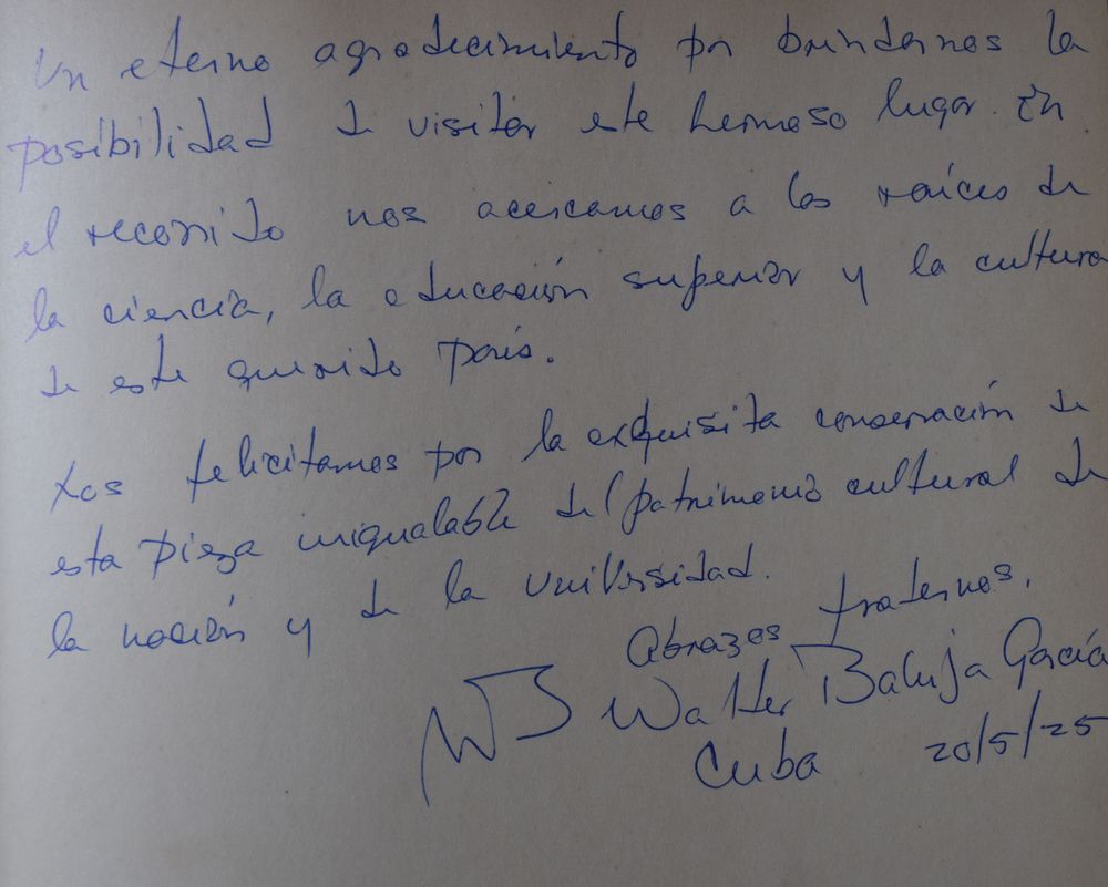 Dr. Walter Baluja García vendégkönyvbe írt sorai.