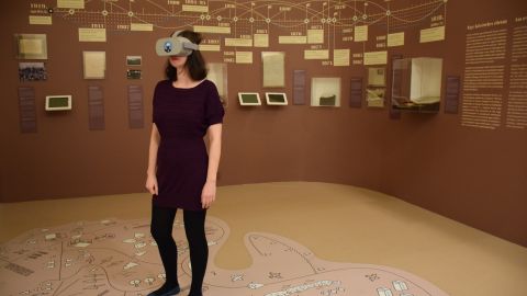 Virtuális valóság szemüveg az Eötvös-kiállításon